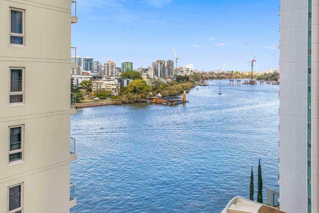 Luxe 3-bd, Views, Pool, Car Park * Brisbane