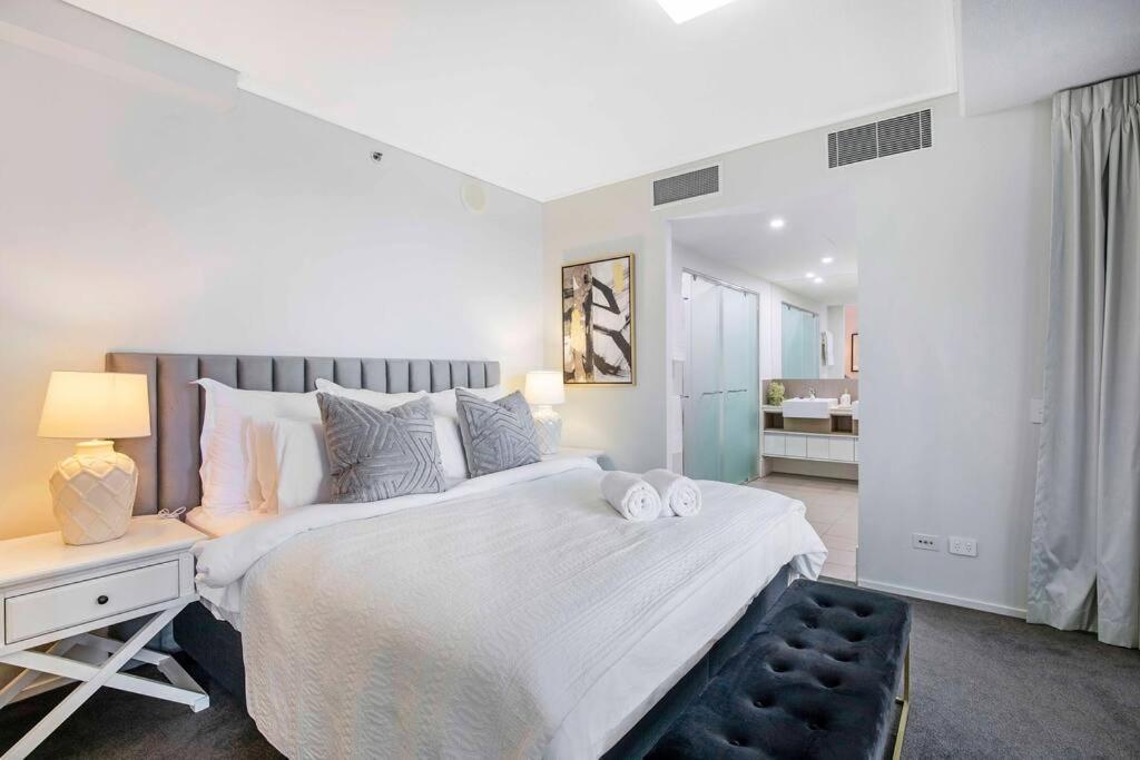 Apartment Luxe 3-bd, Views, Pool, Car Park