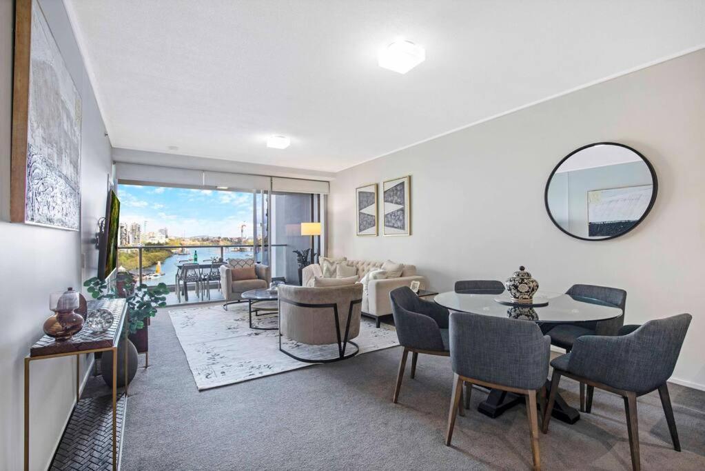 Luxe 3-bd, Views, Pool, Car Park *