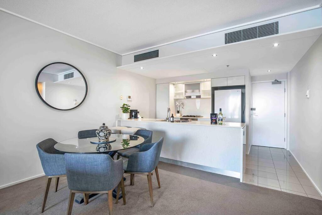 Apartment Luxe 3-bd, Views, Pool, Car Park