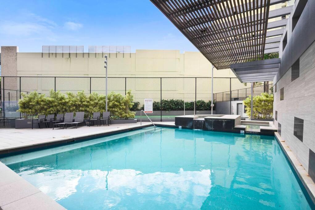 Apartment Luxe 3-bd, Views, Pool, Car Park *