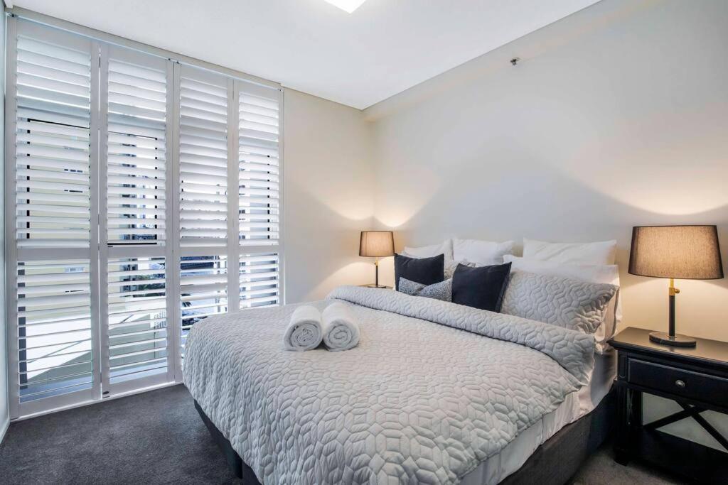 Luxe 3-bd, Views, Pool, Car Park Apartment