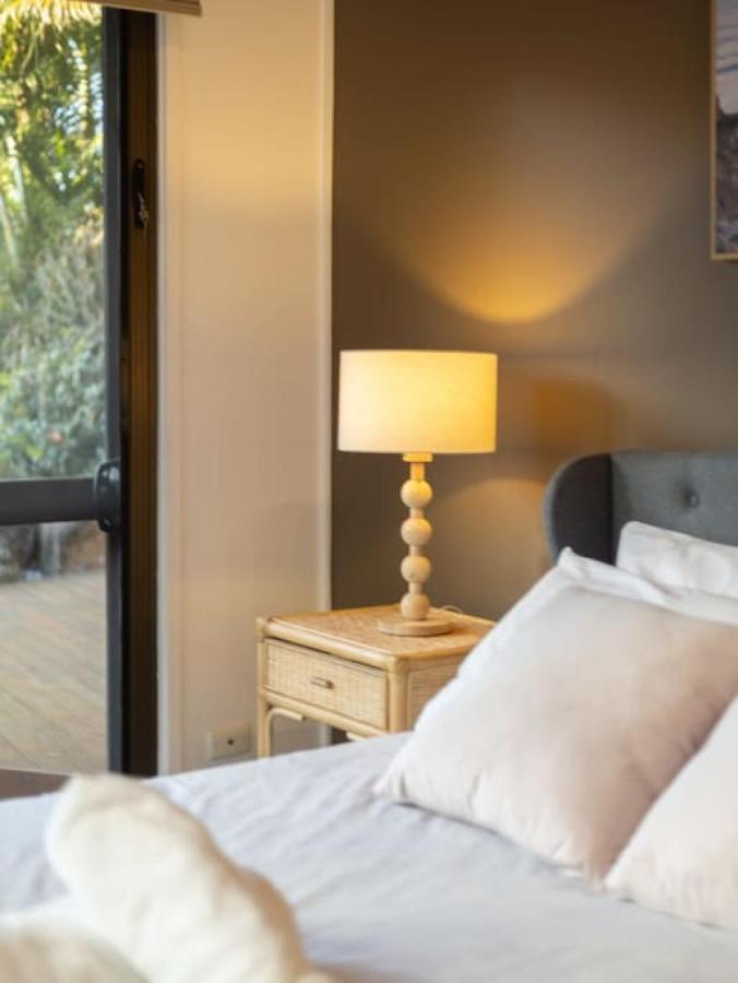 Hidden Bali Style 5br House In Robertson *