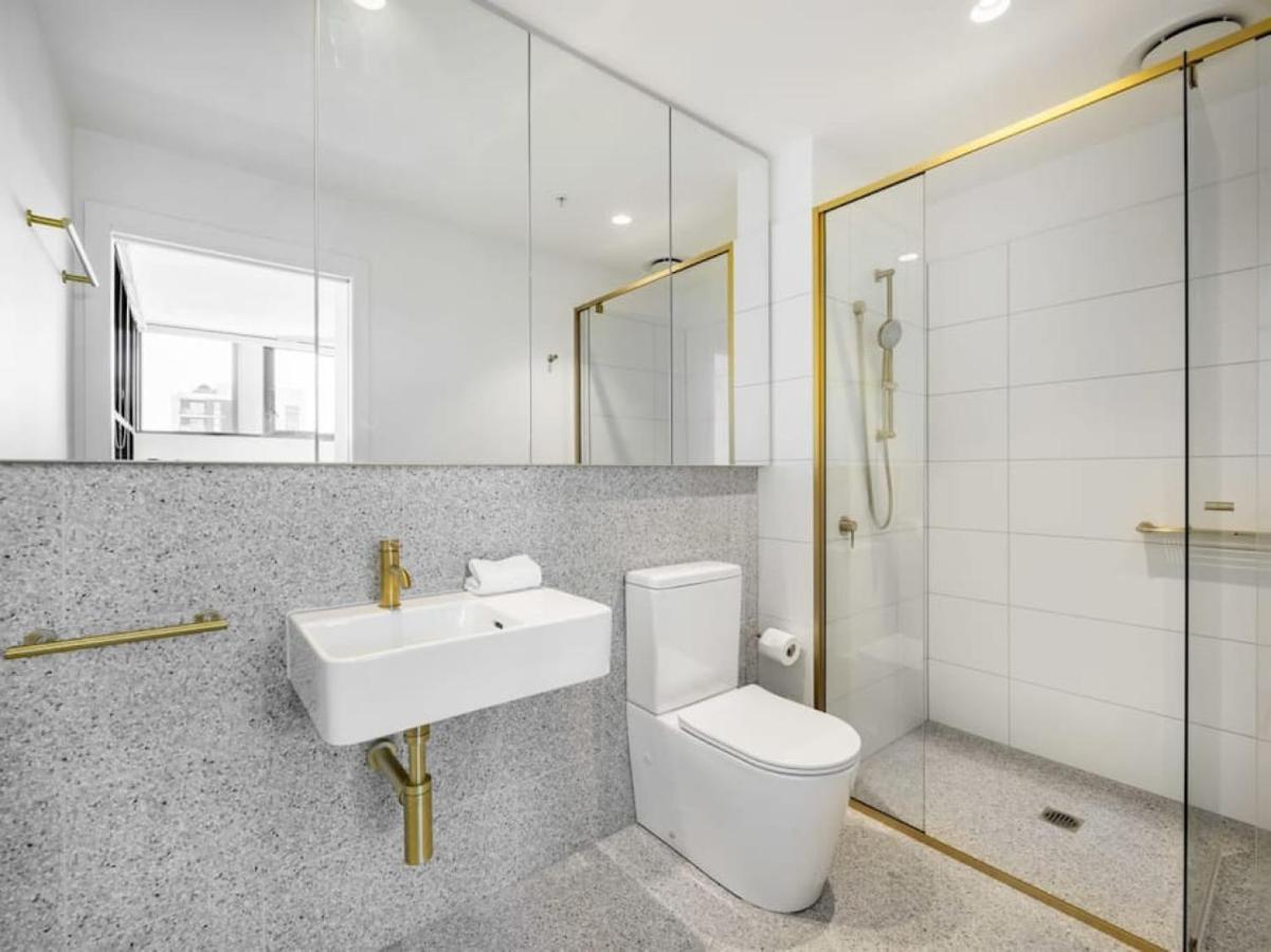 Conveniently Located 2br With Rooftop Pool At Milt Apartment Brisbane