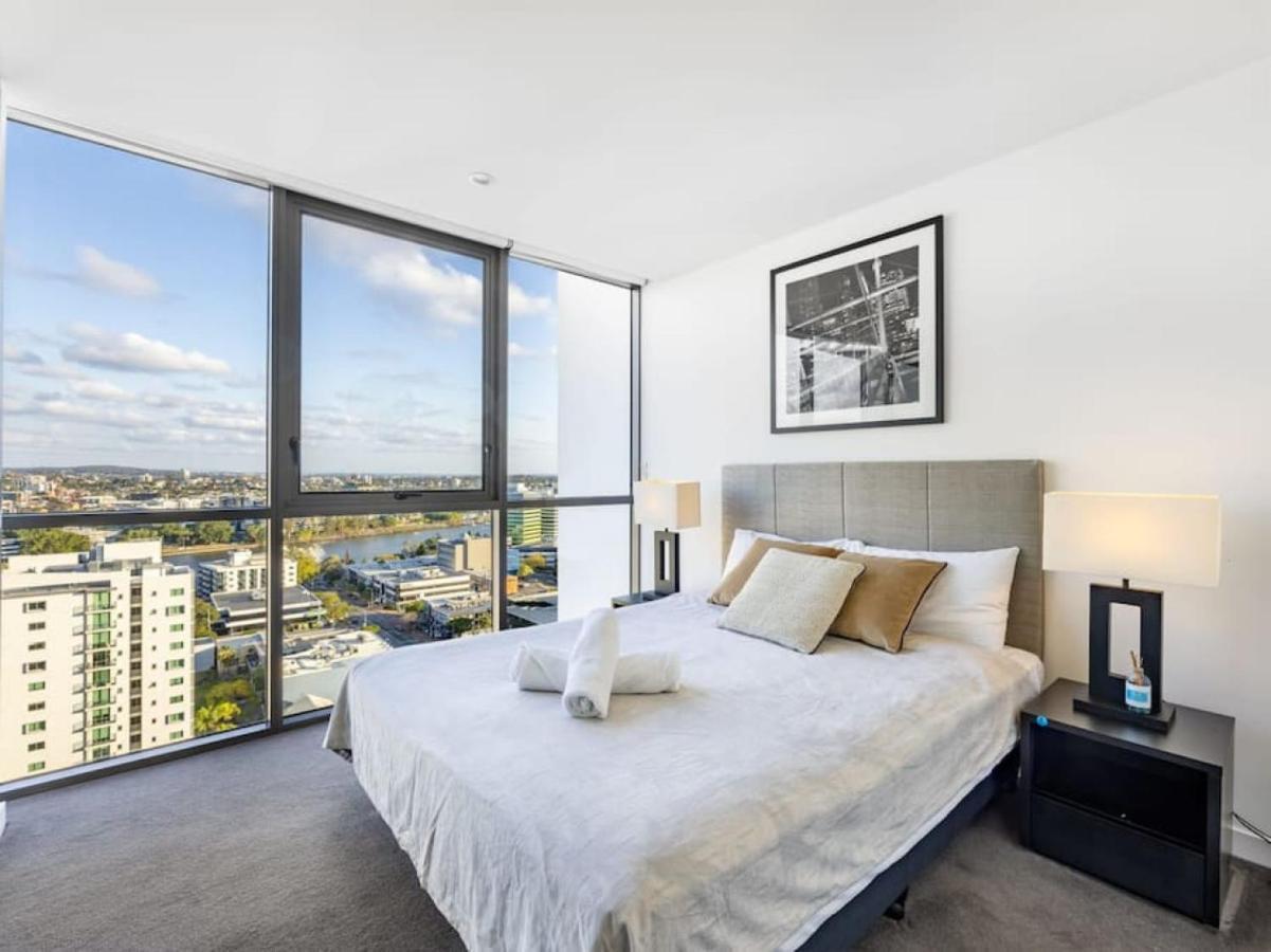 Riverview 2br Delicate Apt, 1min To Train Station *
