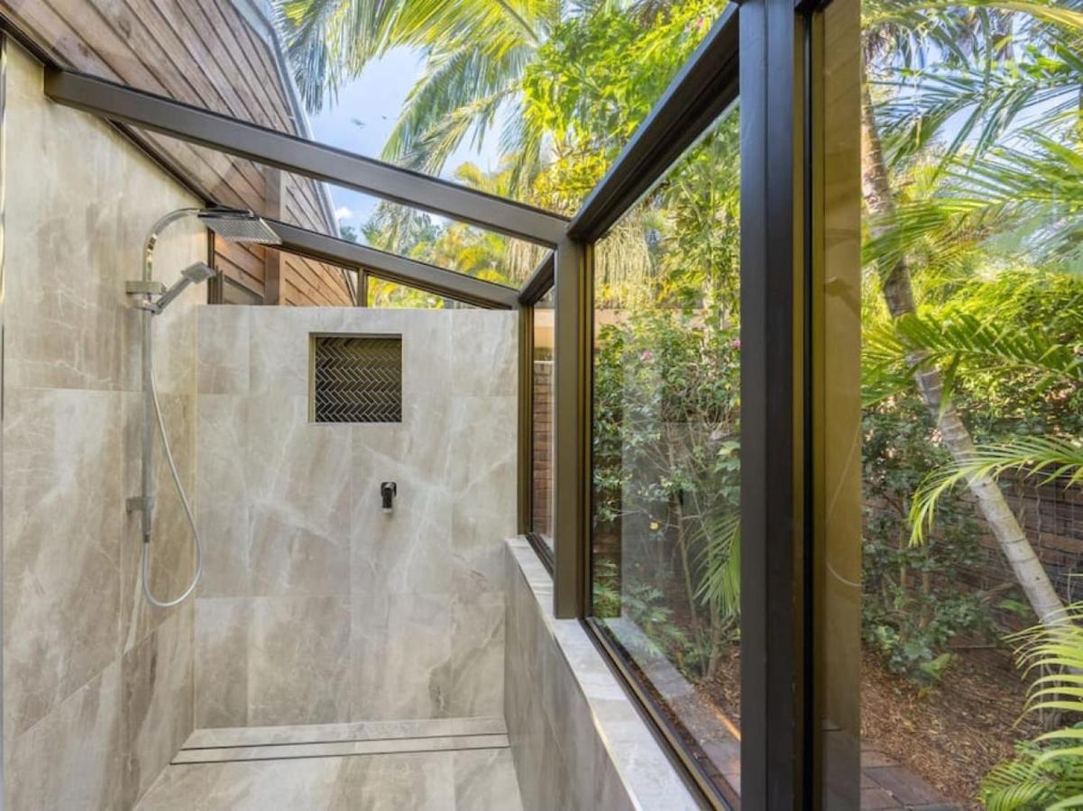 Hidden Bali Style 5br House In Robertson