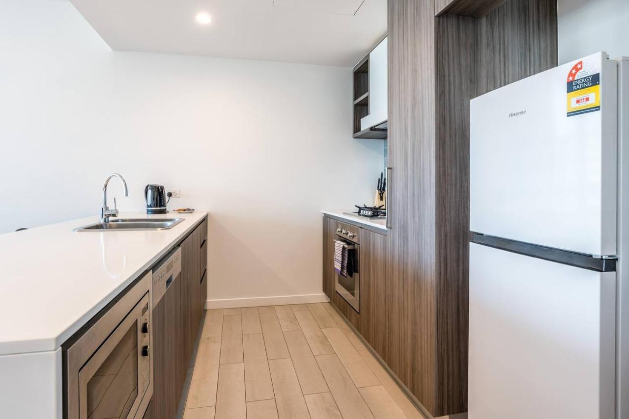Apartment South City View 2 Bedroom With Parking *