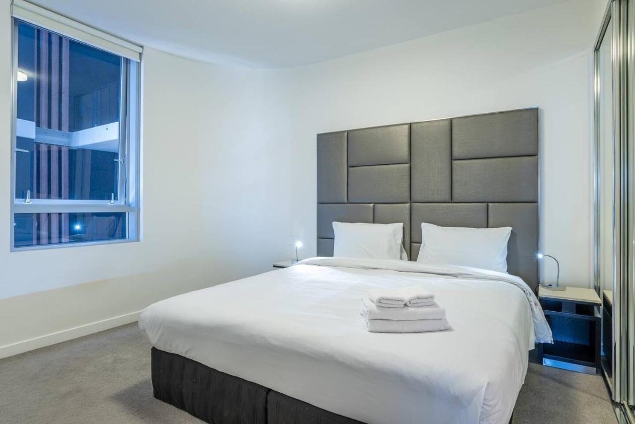 South City View 2 Bedroom With Parking * Brisbane