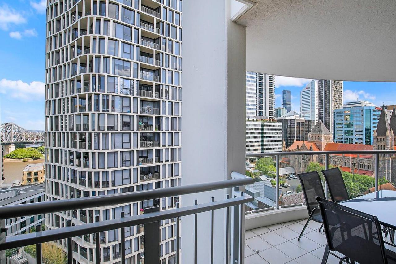 Of Brissie - Chic Resort-style Cbd Living Apartment *
