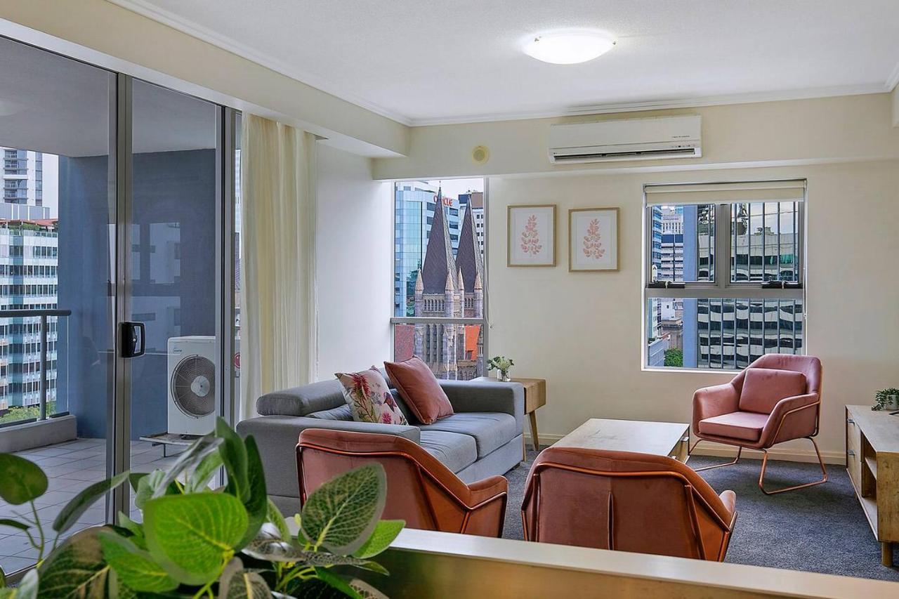 Of Brissie - Chic Resort-style Cbd Living Apartment *