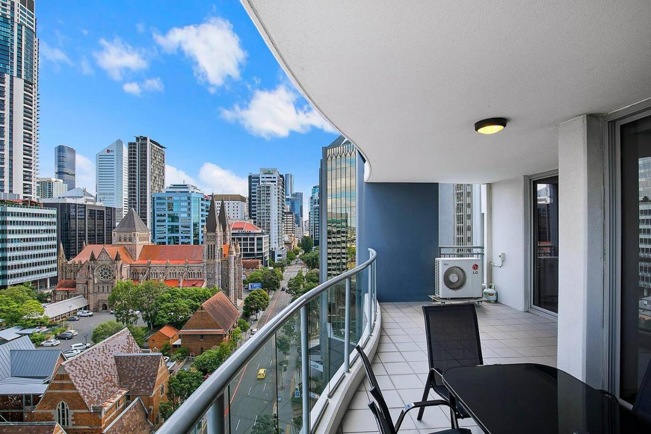 Of Brissie - Chic Resort-style Cbd Living Apartment