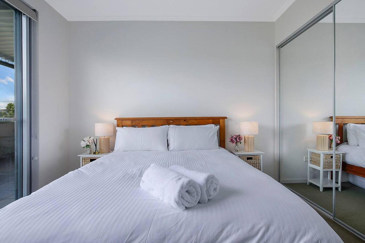 Of Taringa Penthouse With Sweeping Views *