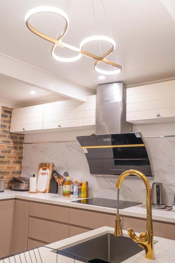 Luxury Living 2 Bedrooms 4 Beds 2b Athrooms In Southern Brisbane+ Parking *