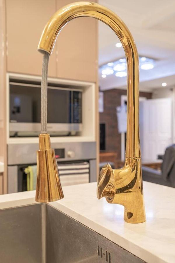 Luxury Living 2 Bedrooms 4 Beds 2b Athrooms In Southern Brisbane+ Parking *