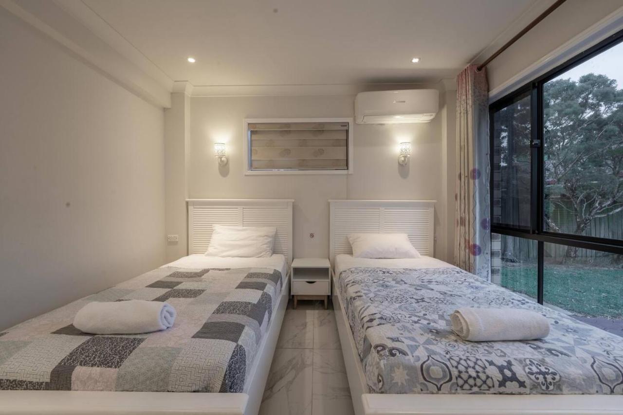 Luxury Living 2 Bedrooms 4 Beds 2b Athrooms In Southern Brisbane+ Parking Apartment