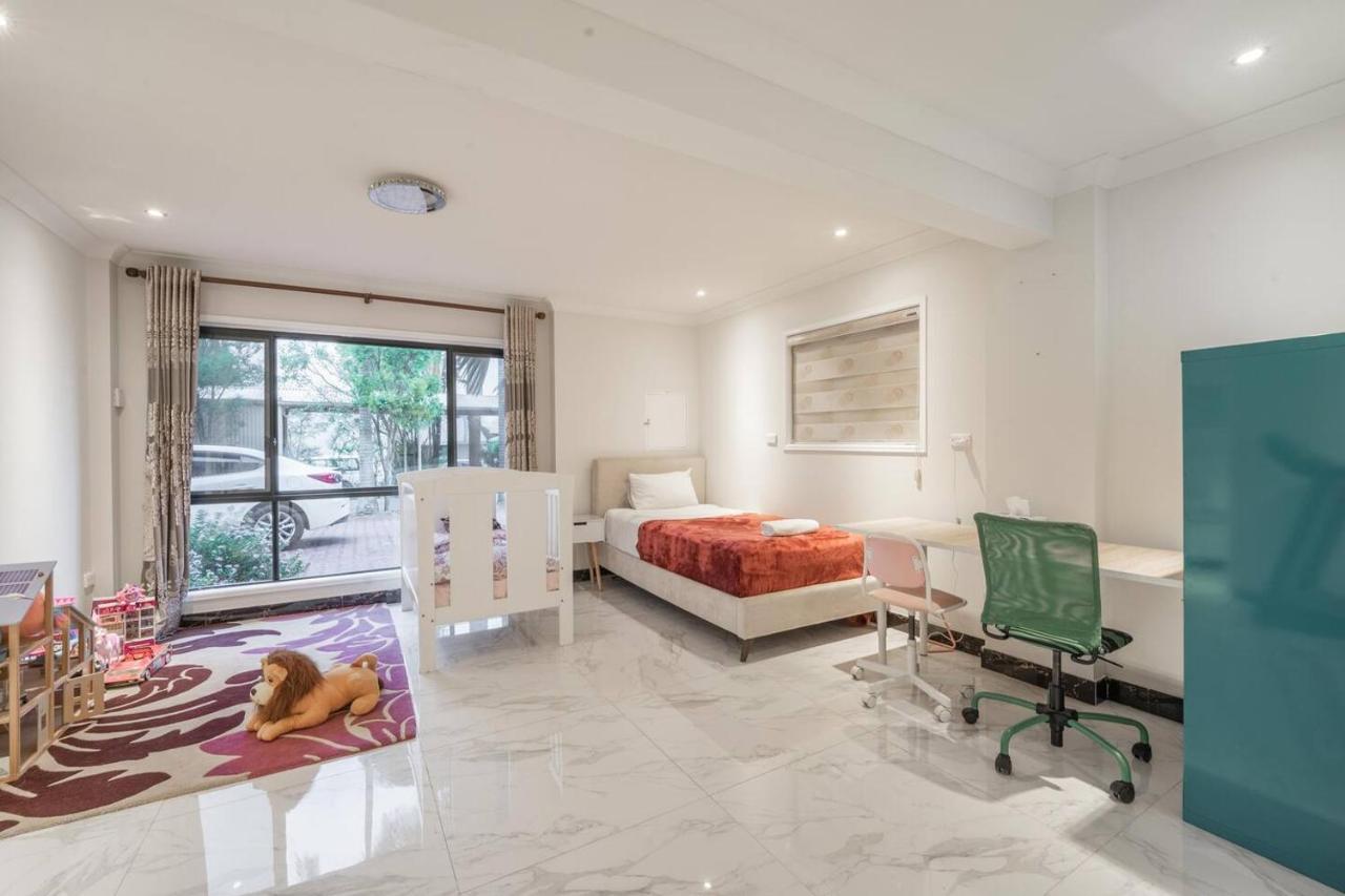 Luxury Living 2 Bedrooms 4 Beds 2b Athrooms In Southern Brisbane+ Parking Apartment Brisbane