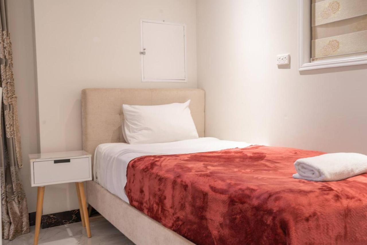 Luxury Living 2 Bedrooms 4 Beds 2b Athrooms In Southern Brisbane+ Parking Brisbane
