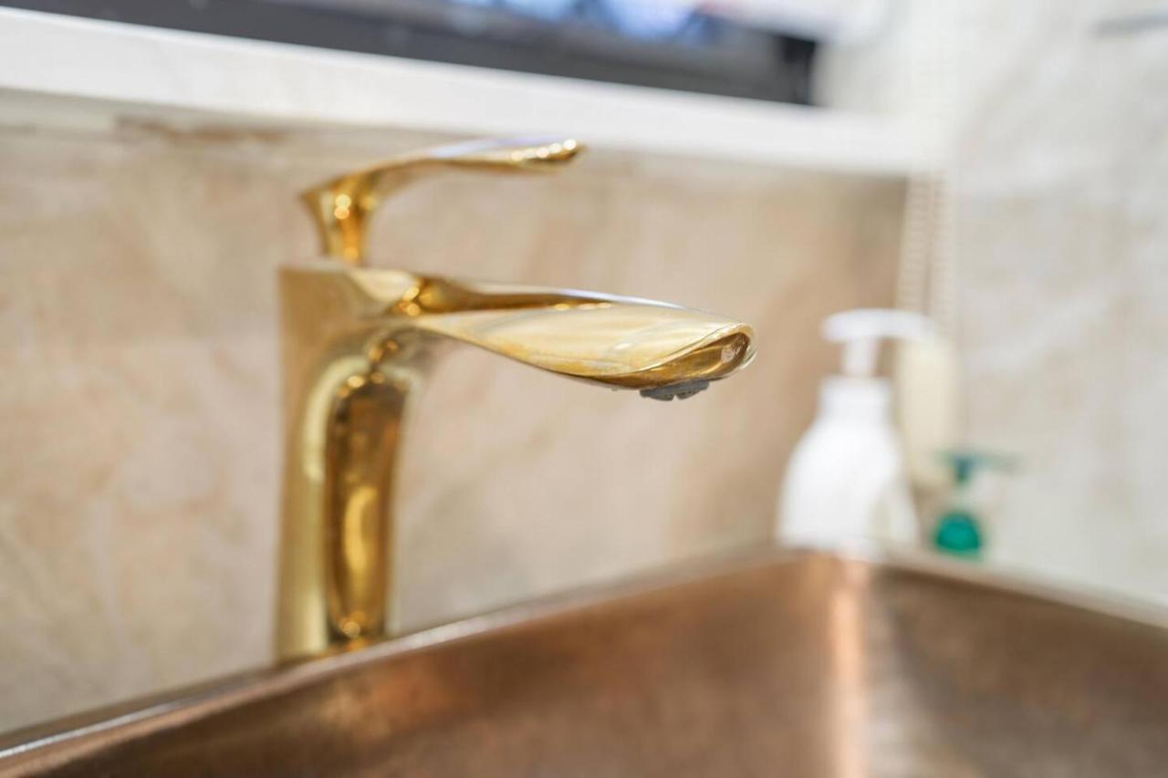 Apartment Luxury Living 2 Bedrooms 4 Beds 2b Athrooms In Southern Brisbane+ Parking