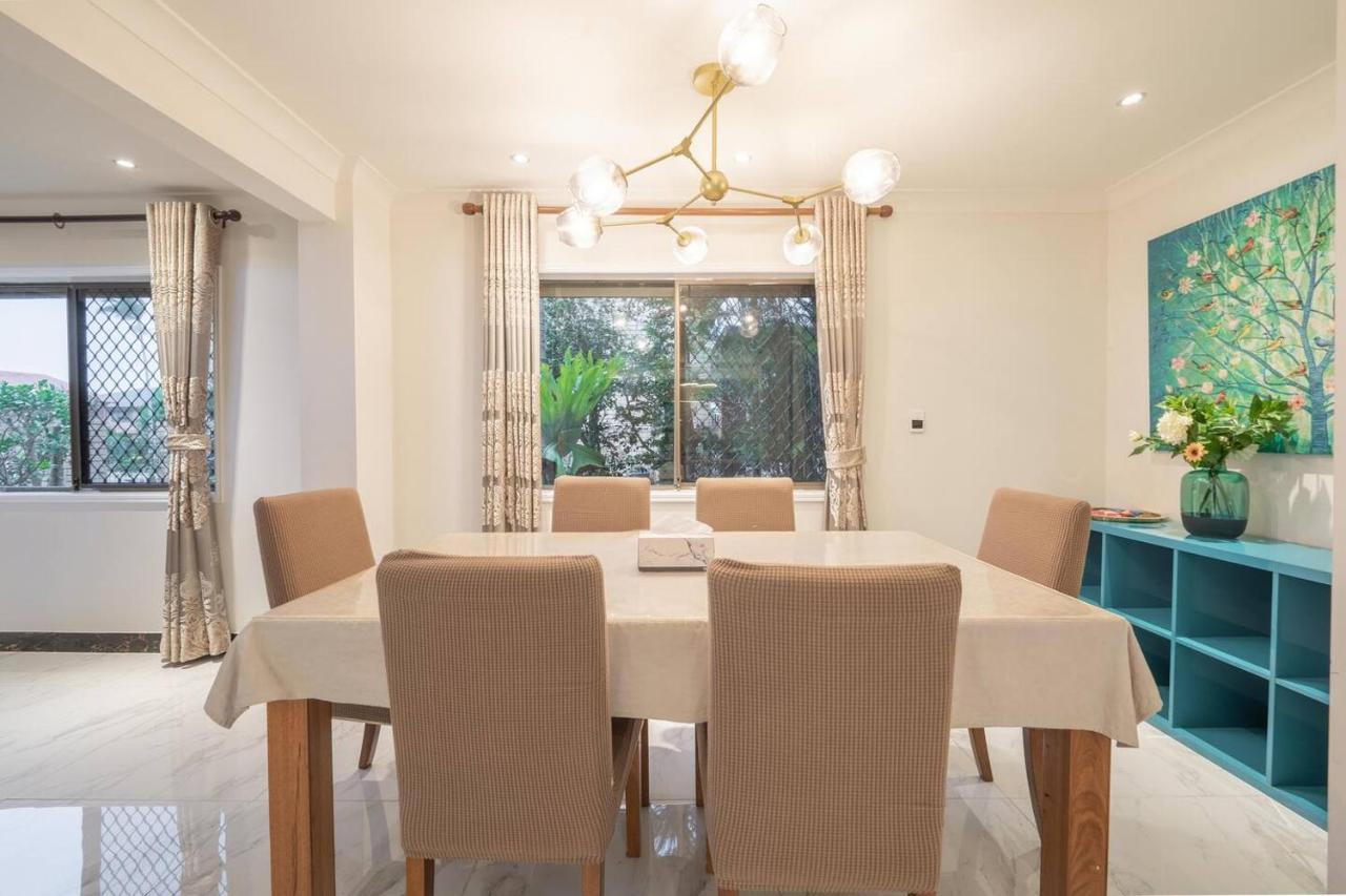 Apartment Luxury Living 2 Bedrooms 4 Beds 2b Athrooms In Southern Brisbane+ Parking