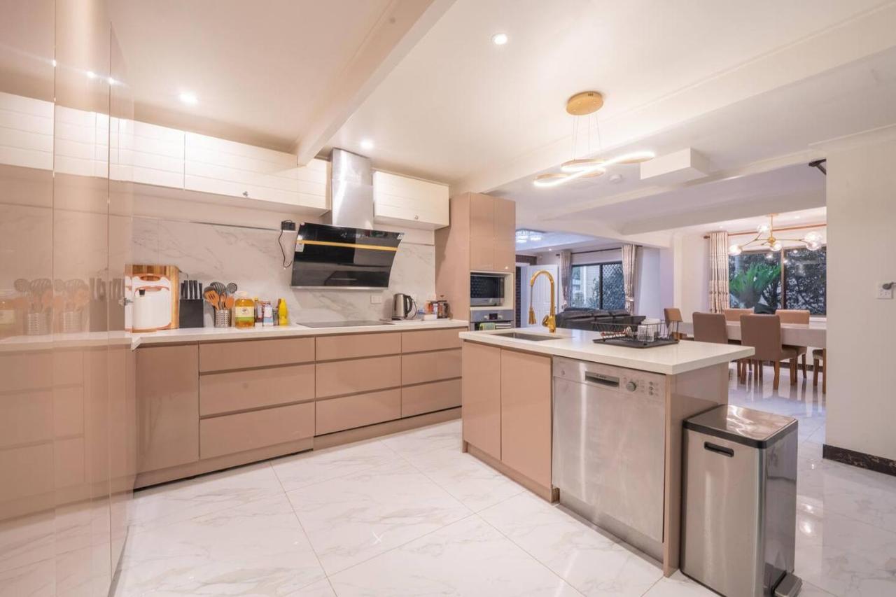 Apartment Luxury Living 2 Bedrooms 4 Beds 2b Athrooms In Southern Brisbane+ Parking
