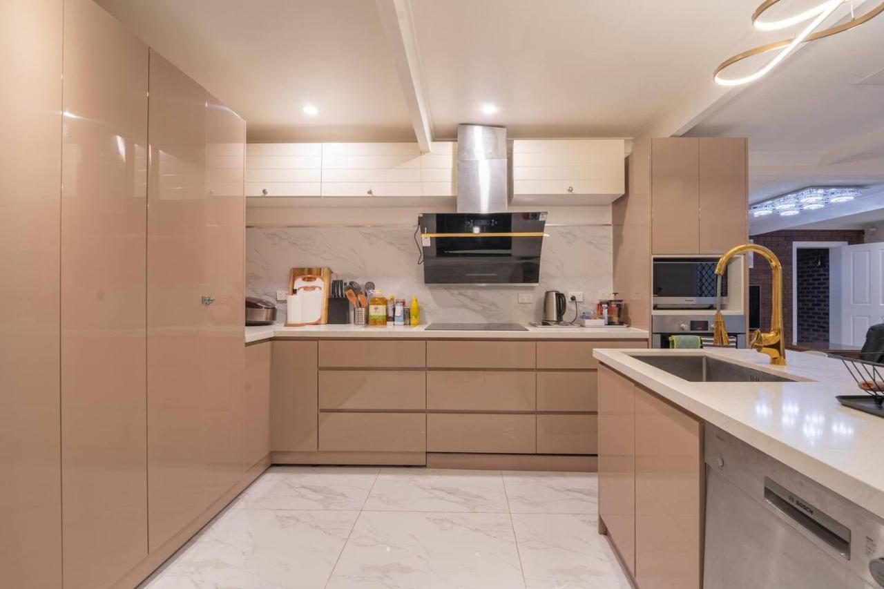 Apartment Luxury Living 2 Bedrooms 4 Beds 2b Athrooms In Southern Brisbane+ Parking *