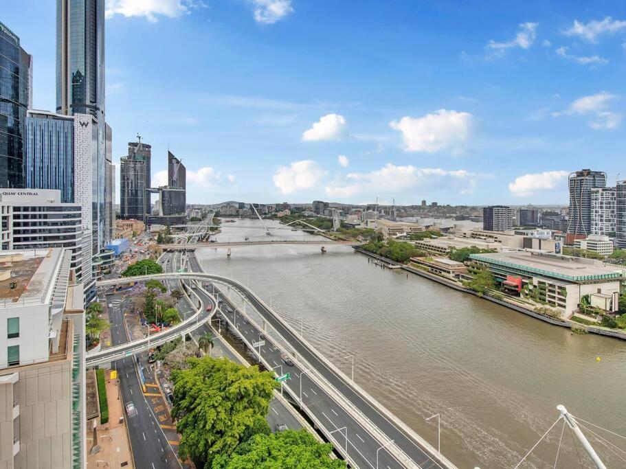 Spectacular River View Apartment