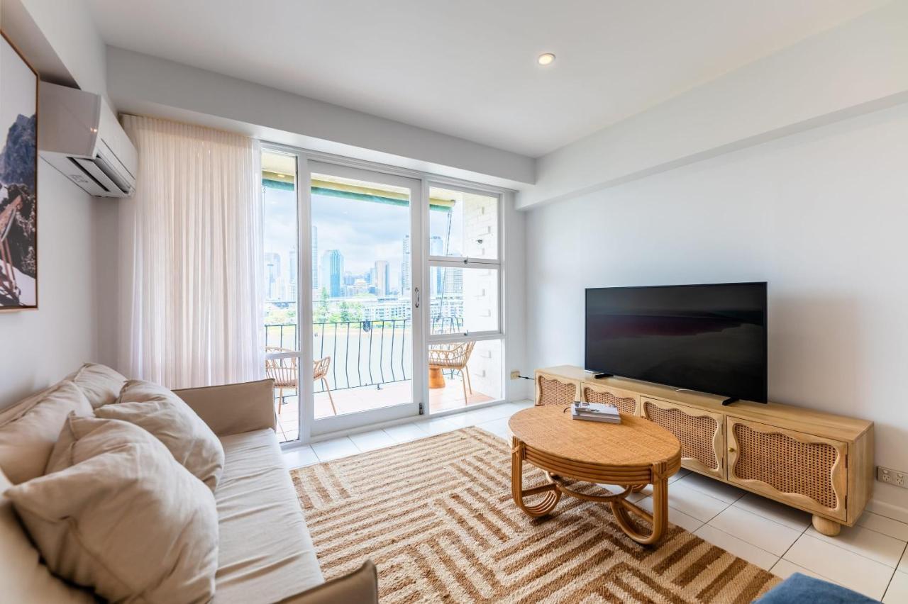 Riverside 2 Bedroom With Parking Apartamento