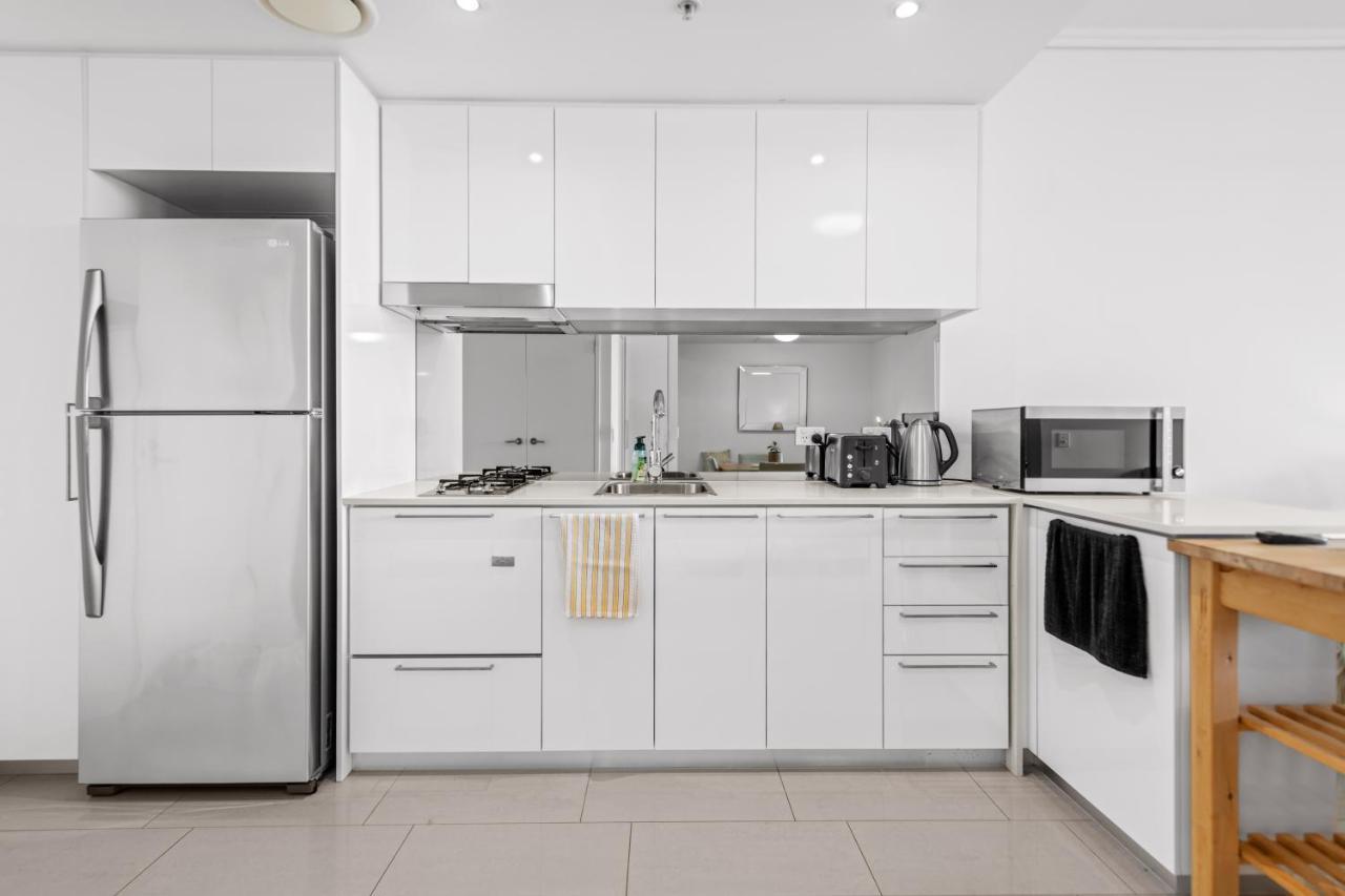 1-bedroom Riverfront With Pool Apartment