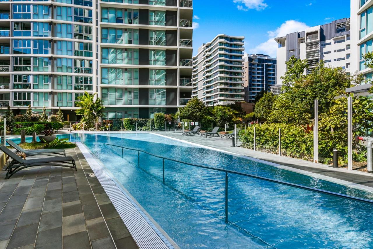 1-bedroom Riverfront With Pool Apartment