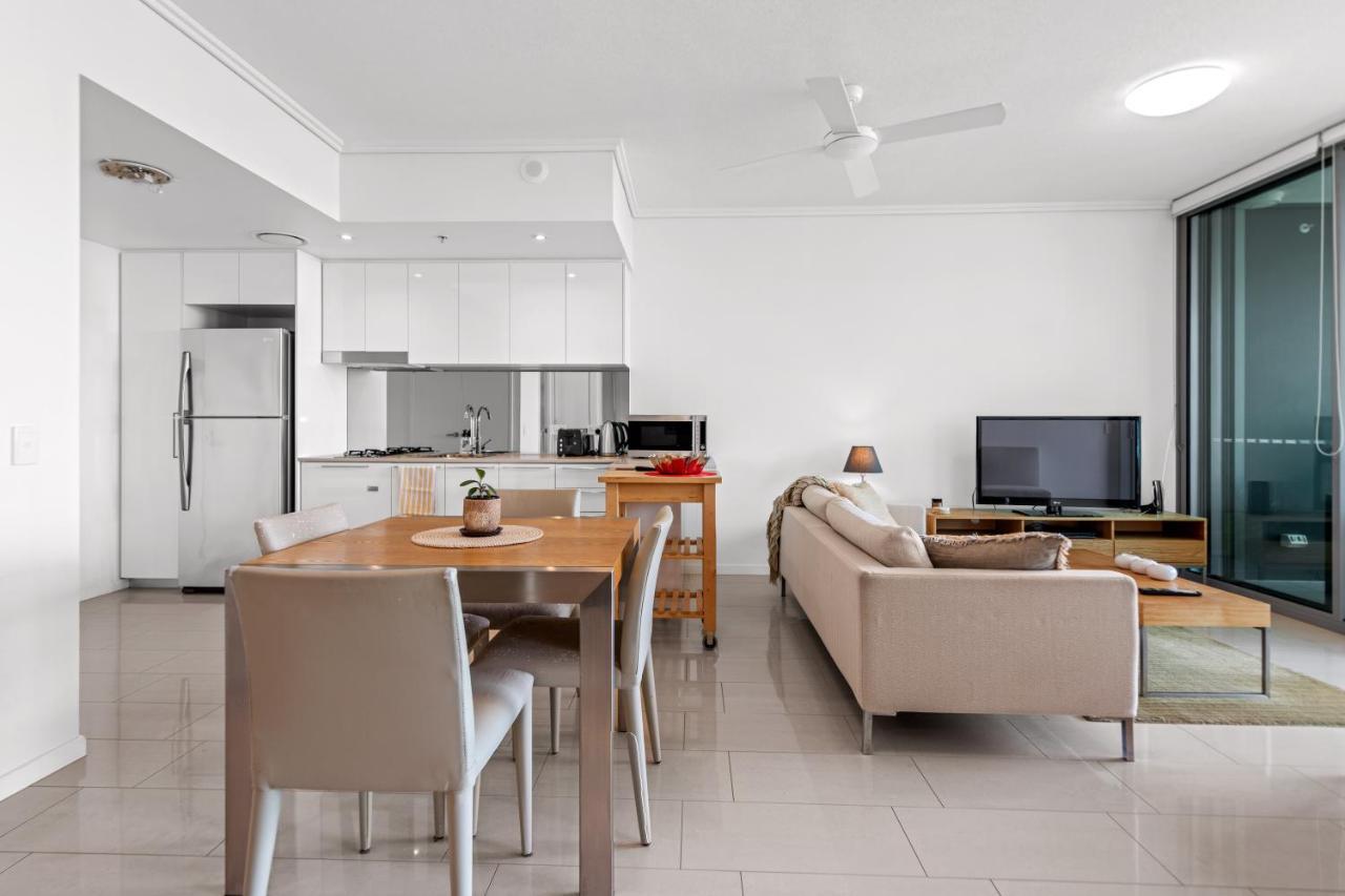 1-bedroom Riverfront With Pool Apartment *