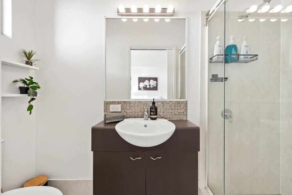 Apartamento Hidden In New Farm ~ 1 Bed/1 Bath /1 Car/views!