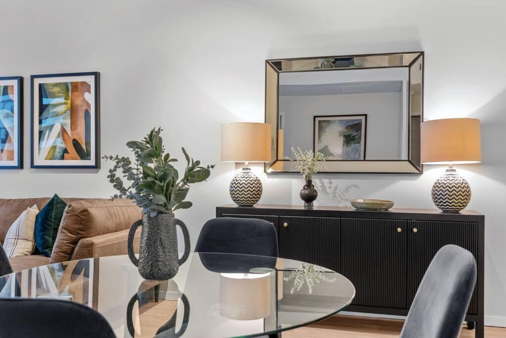 South Bank Sensational! ~ 1bed,1bath,1car,balcony Apartment *