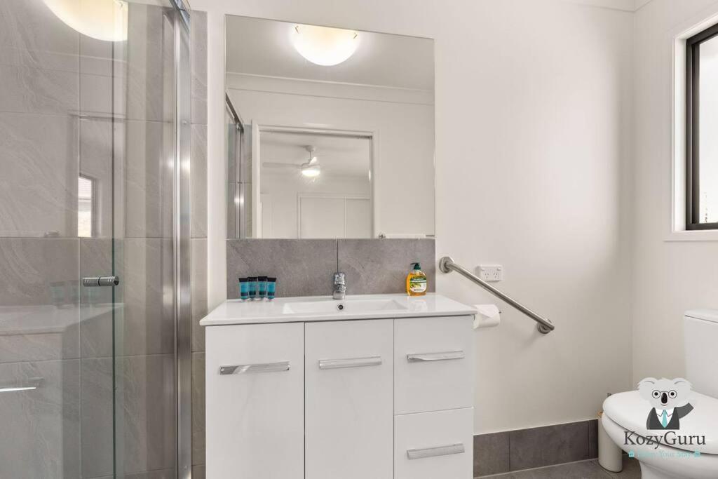 Kozyguru / Mt Gravatt East / 3 Bed House Qmg030
