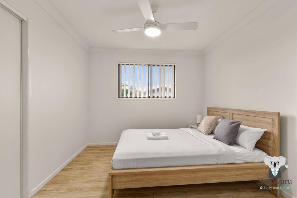 Kozyguru / Mt Gravatt East / 3 Bed House Qmg030