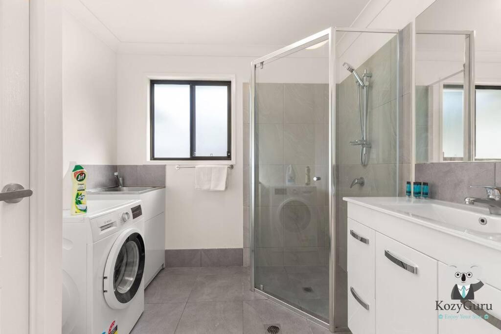 Kozyguru / Mt Gravatt East / 3 Bed House Qmg030 * Brisbane