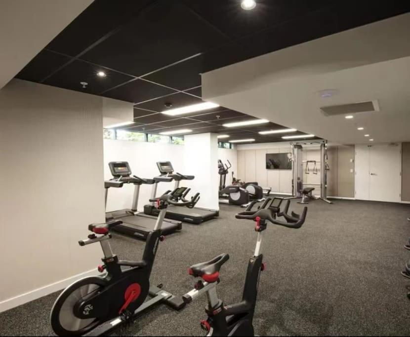 Inner-city 1 Bedroom Parking And Pool
