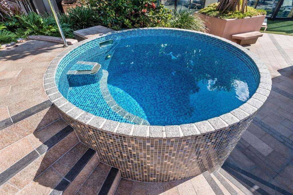 Inner-city 1 Bedroom Parking And Pool