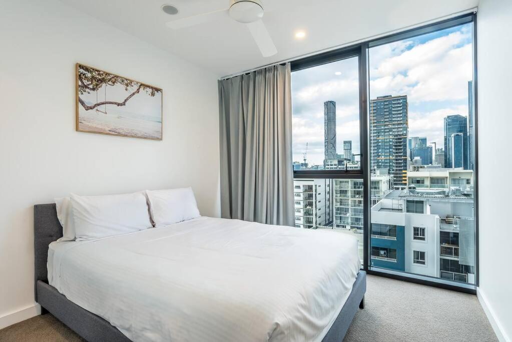 Inner-city 1 Bedroom Parking And Pool