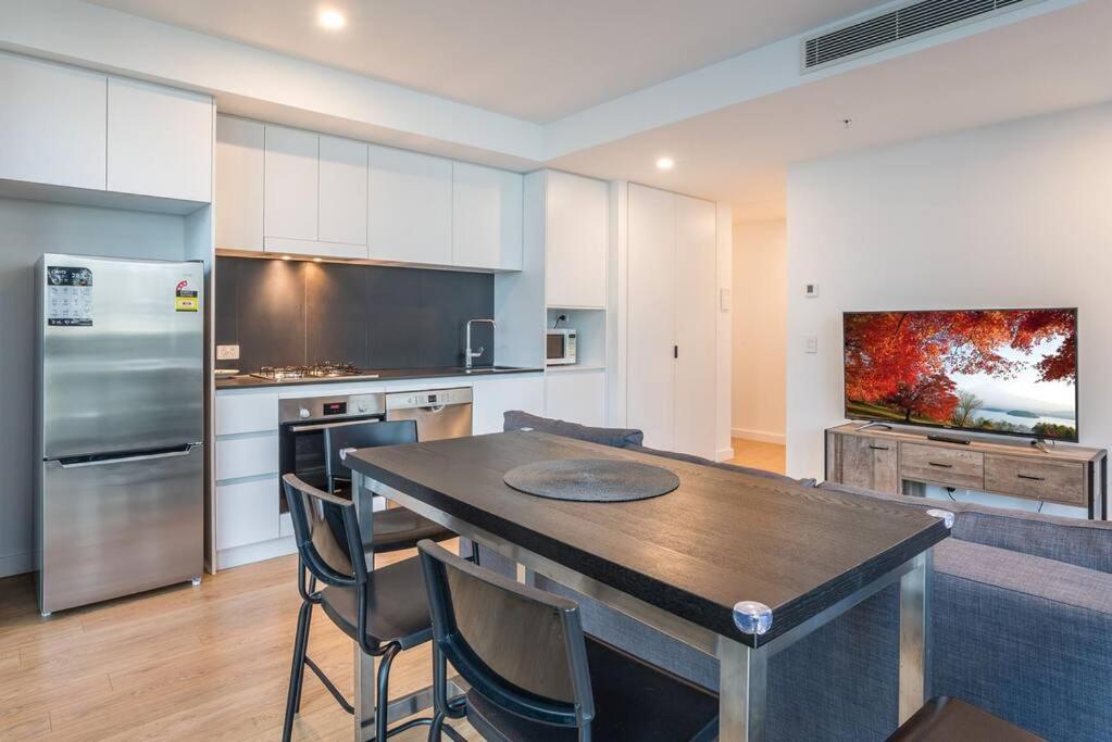 Inner-city 1 Bedroom Parking And Pool Apartment