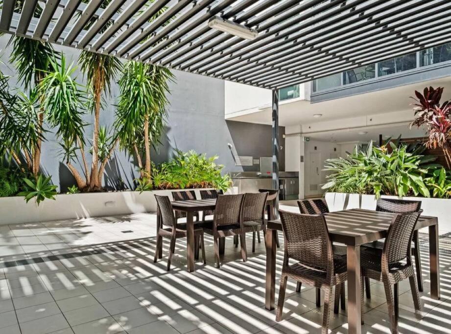 Luxury Center King Bed And Study Brisbane