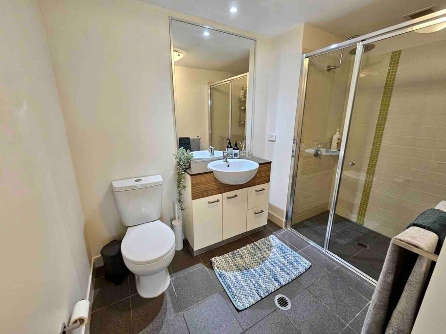 Luxury Center King Bed And Study Brisbane