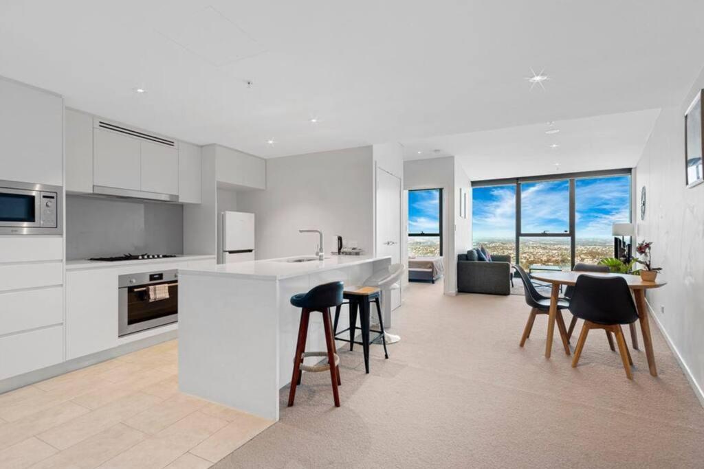 High Level Riverview 1b1b In Centre Of Cbd Apartment *
