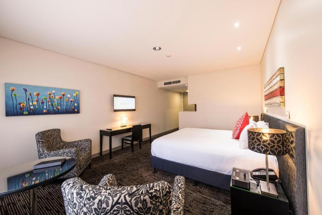 Hotel Calamvale And Conference Centre 4*