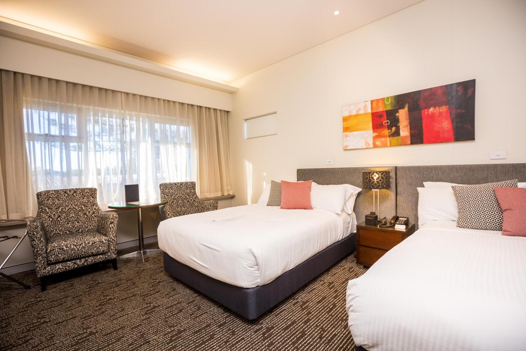 Hotel Calamvale And Conference Centre 4*