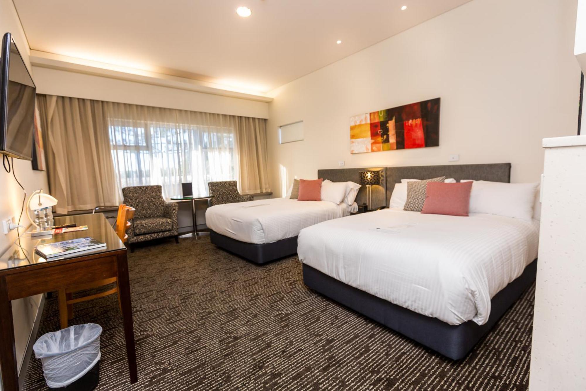 Hotel Calamvale And Conference Centre 4*