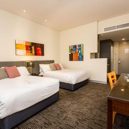 Hotel Calamvale And Conference Centre 4*