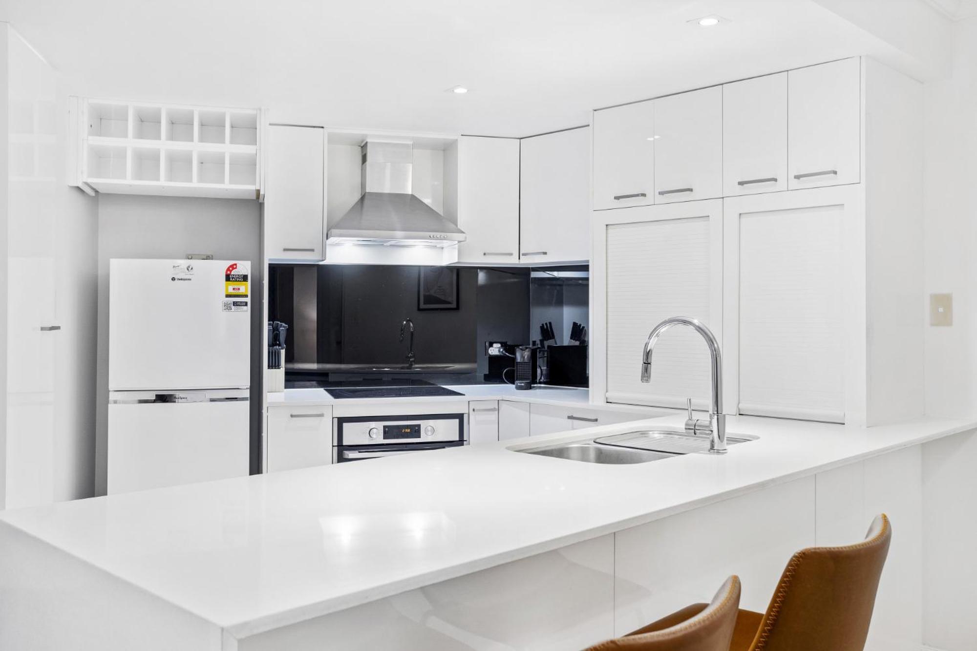 Apartamento Comfy 2-bed With Pool And Secure Parking