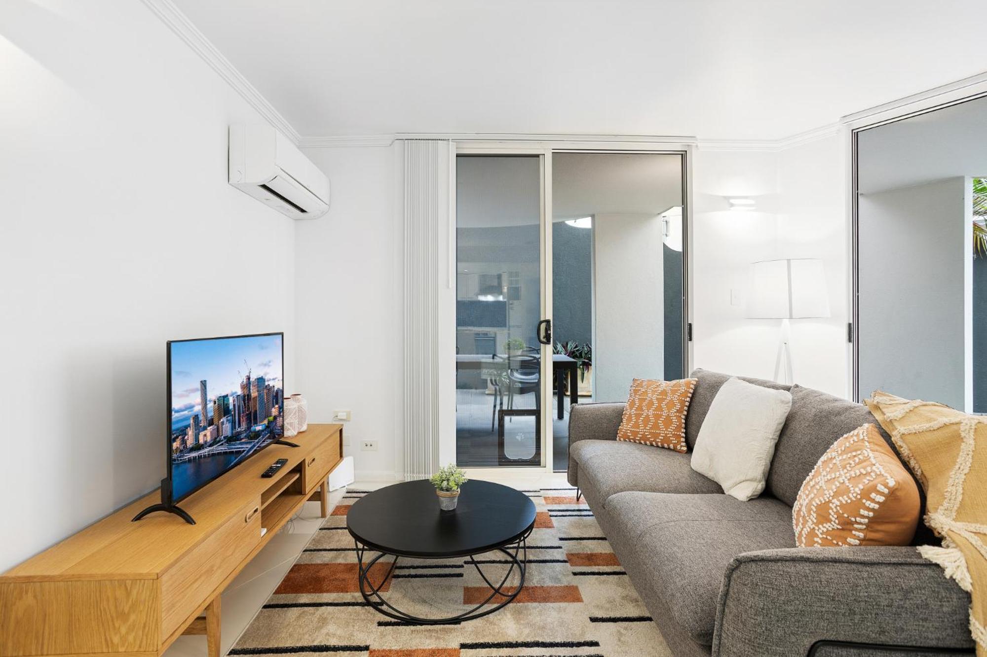 Comfy 2-bed With Pool And Secure Parking Apartamento