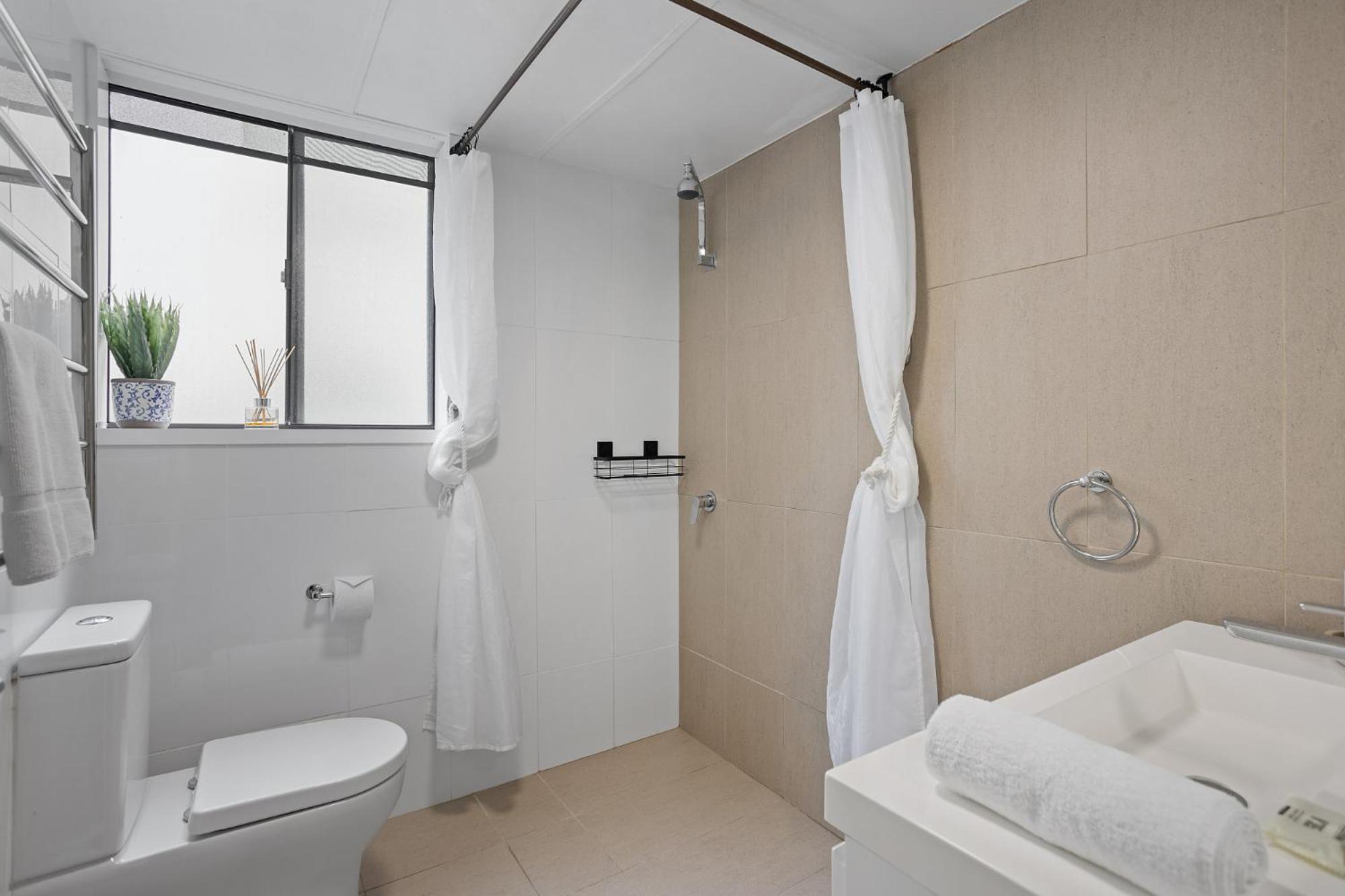 Inner Living In Quiet Location Apartment *