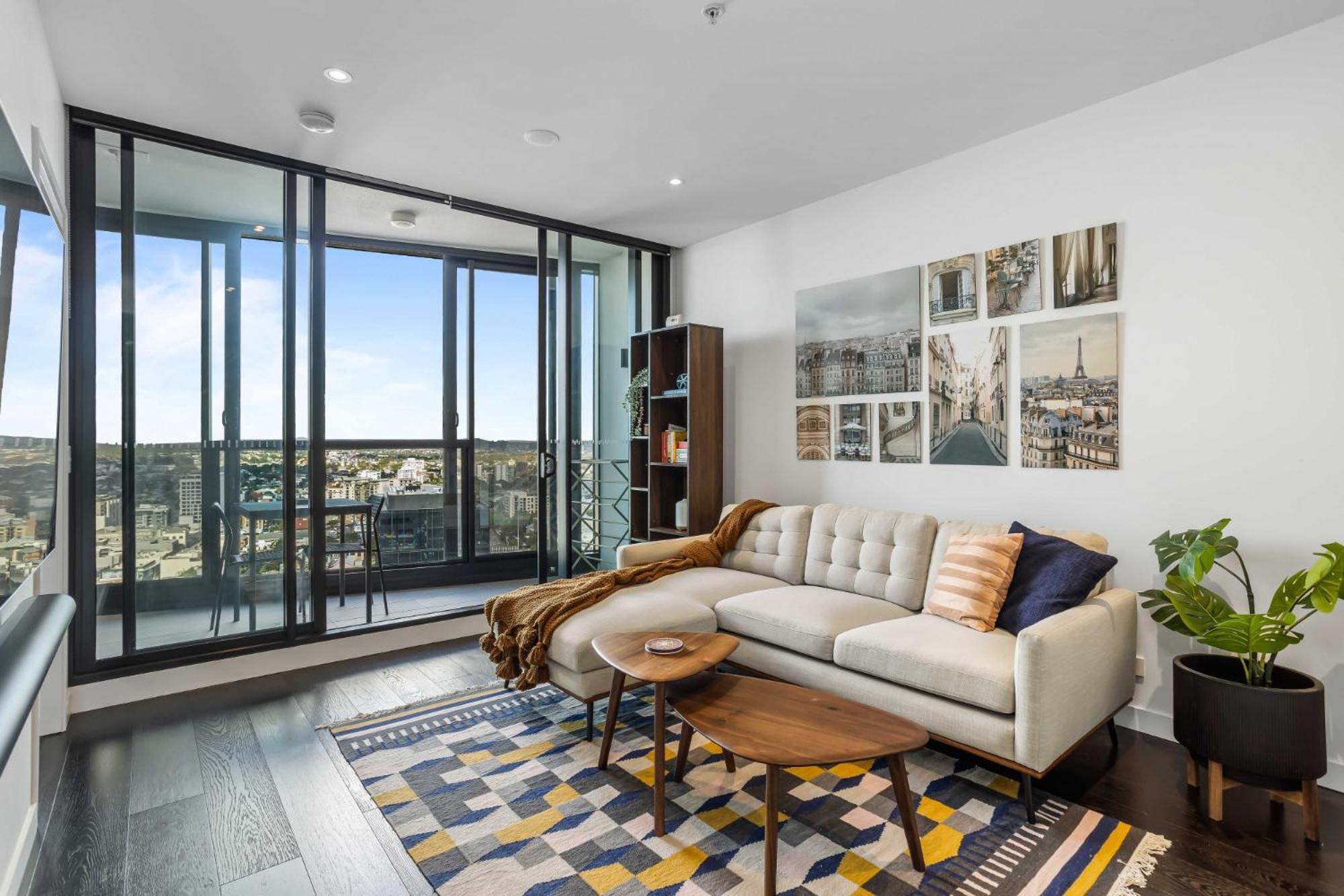 Chic 1-bed With Parking, Rooftop Pool And Gym